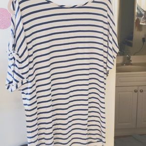 Size medium t-shirt with armed detail